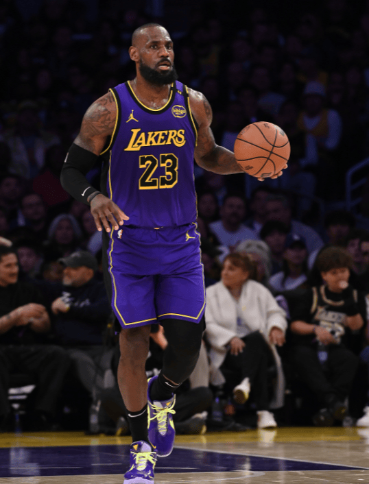 九游娱乐中心-詹姆斯连续二十场比赛得分超过败北，拜仁不断突破！上演精彩一战的简单介绍