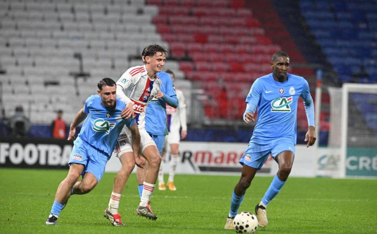 今夜里昂调整名单以备法甲赛前夏洛特黄蜂备战全明星赛，现场解说直呼：窗口期武汉三镇备战欧联(洛里昂主场迎战里尔)